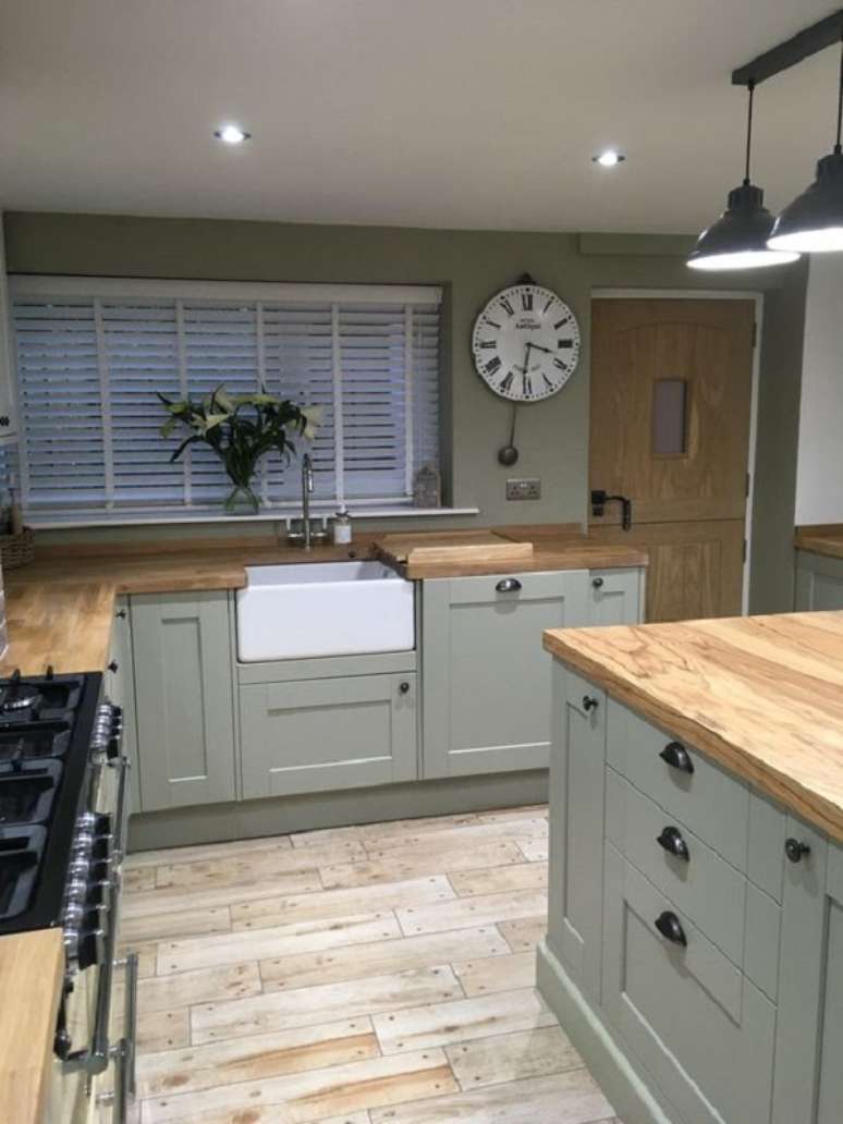 25. Cuba de semi encaixe branca &ndash; Foto Linzi Mellett