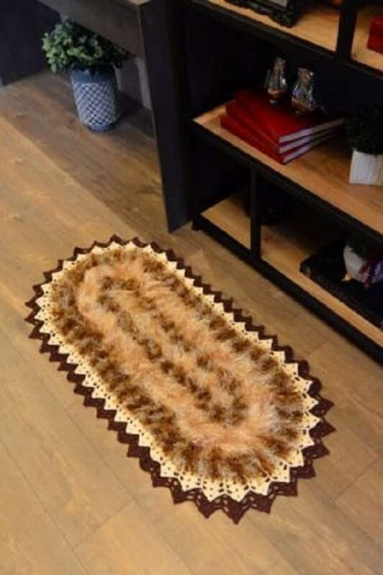 7. Decora&ccedil;&atilde;o simples para sala com tapete passadeira &ndash; Foto: Circulo