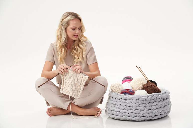 24. Modelo de porta novelos em maxi tricot &ndash; Foto: Circulo