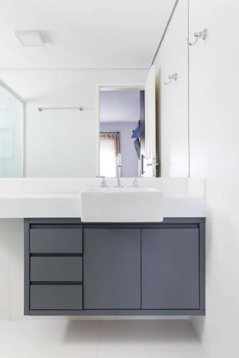 3. Cuba de semi encaixe branca com armario azul &ndash; Foto Formica Brasil