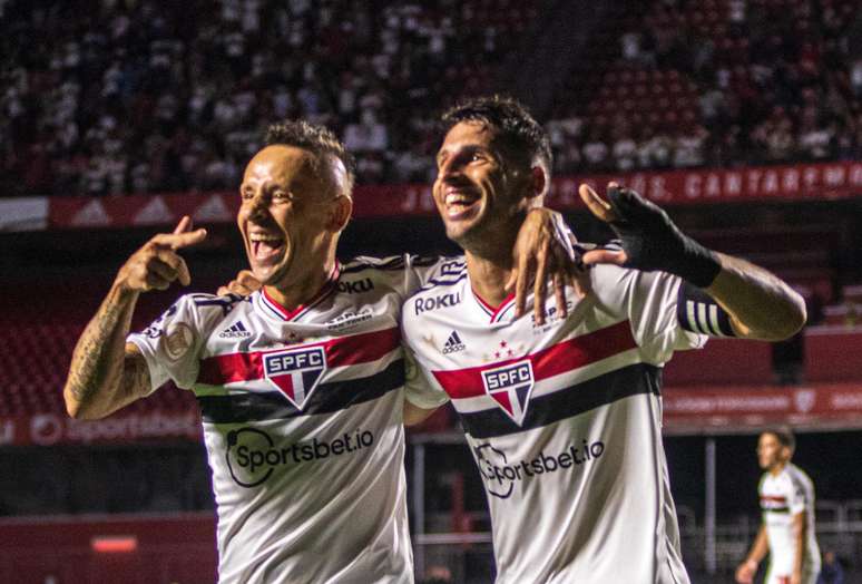 Calleri garantiu a primeira vitória do São Paulo no Campeonato Brasileiro e marcou três gols na vitória por 4 a 0 sobre o Athletico-PR