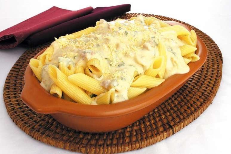 Macarr&atilde;o penne com molho de espinafre e nozes &ndash; Foto: Guia da Cozinha