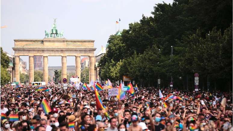 Parada do orgulho LGBTQIA+ de Berlim, conhecida como Christopher Street Day, em julho de 2021