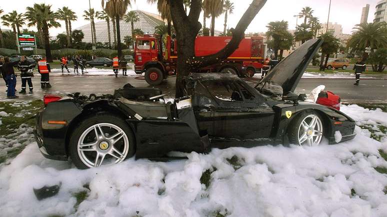 Destroços da Ferrari de Kerimov em Nice, na França