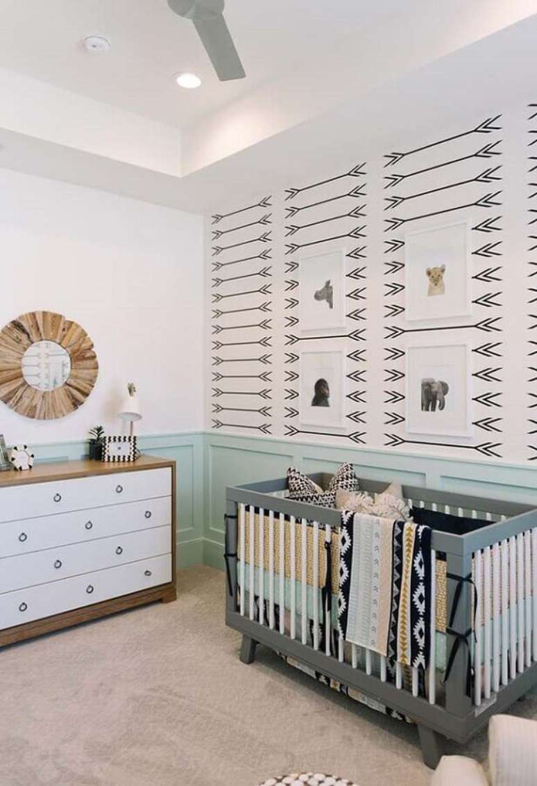 57. Quartinho de beb&ecirc; simples decorado com papel de parede delicado &ndash; Foto: Houzz
