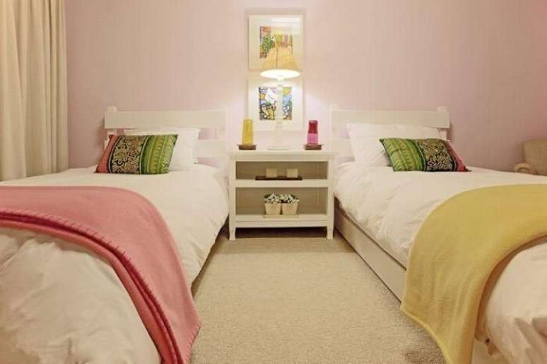 22. Modelo de carpete para piso de quarto em tom neutro. Fonte: Arkpad