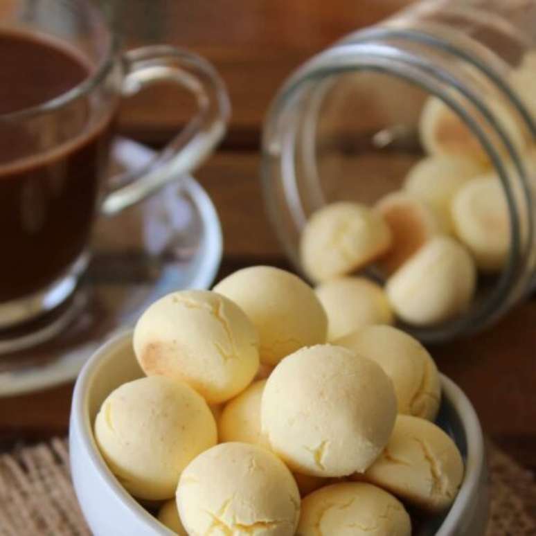 Aprenda como fazer biscoito de maizena com leite condensado.