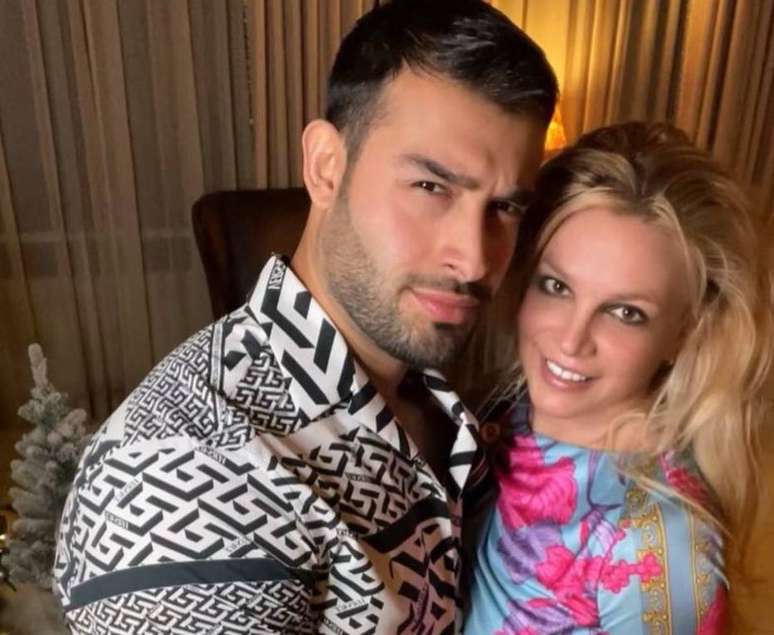 Sam e Britney planejam se casar desde setembro de 2021, a gravidez foi uma surpresa.