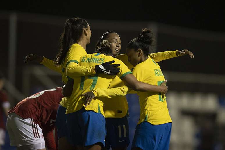 Brasil venceu a Hungria com o placar de 3 a 1