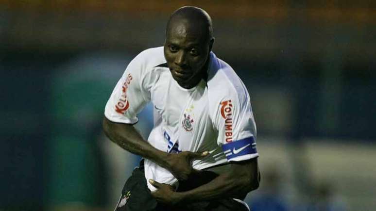 Rincón com a camisa do Corinthians (ACERVO LANCE)