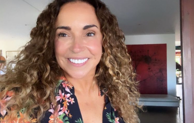 Daniela Mercury vai processar Eduardo Bolsonaro