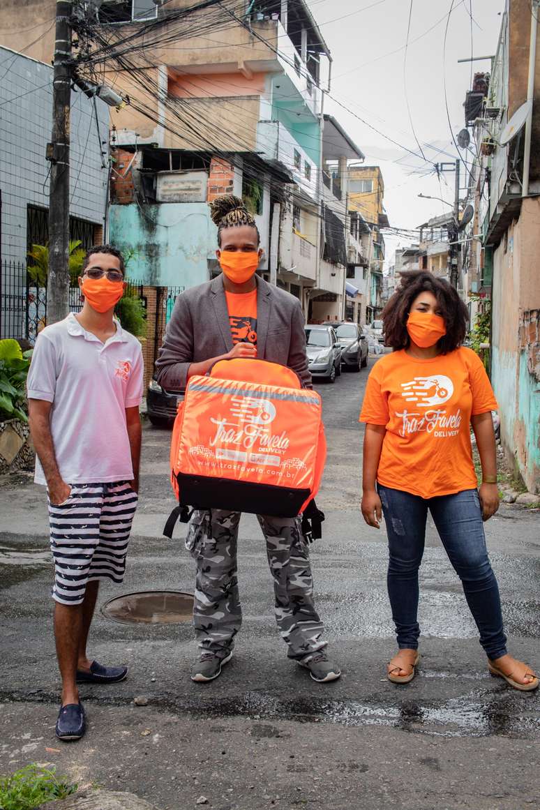 Marcos Silva, Iago Santos e Ana Luiza, cofundadores do TrazFavela