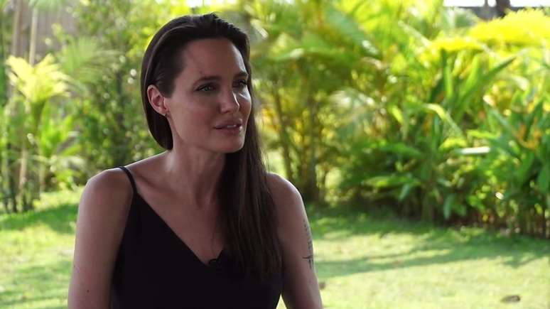 A atriz Angelina Jolie causou como&ccedil;&atilde;o internacional ao anunciar que havia feito uma cirurgia preventiva para evitar c&acirc;ncer de mama