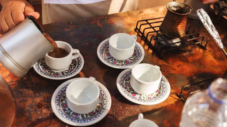 O café se tornou parte das culturas locais ao viajar da Etiópia para a Península Arábica e outros lugares