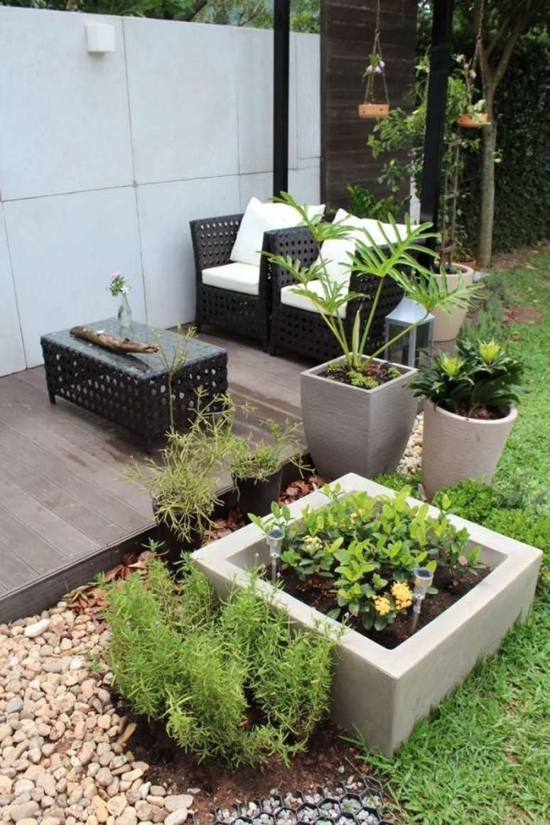 37. Folhagem para jardim com bancos e poltronas confortáveis – Foto Rico Mendonca