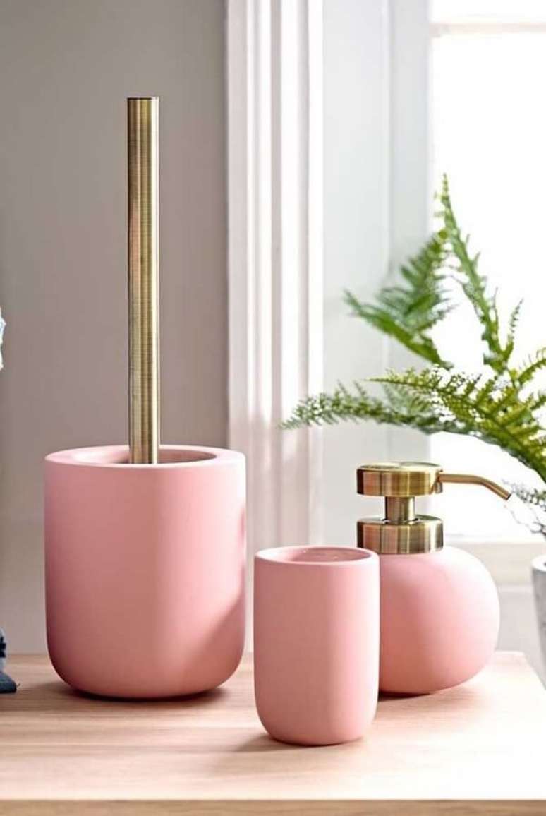 36. Acessórios para banheiro cor de rosa – Foto Decor Facil