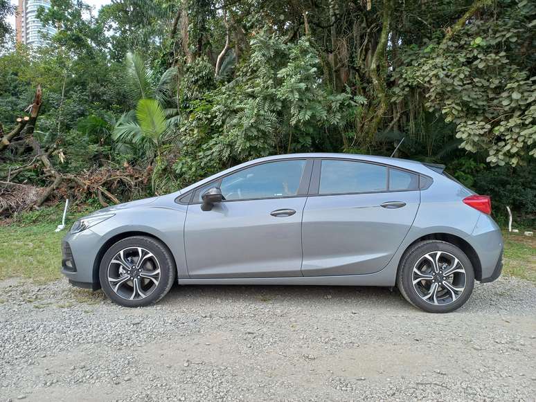 Chevrolet Cruze RS: maior entre-eixo dos carros médios.