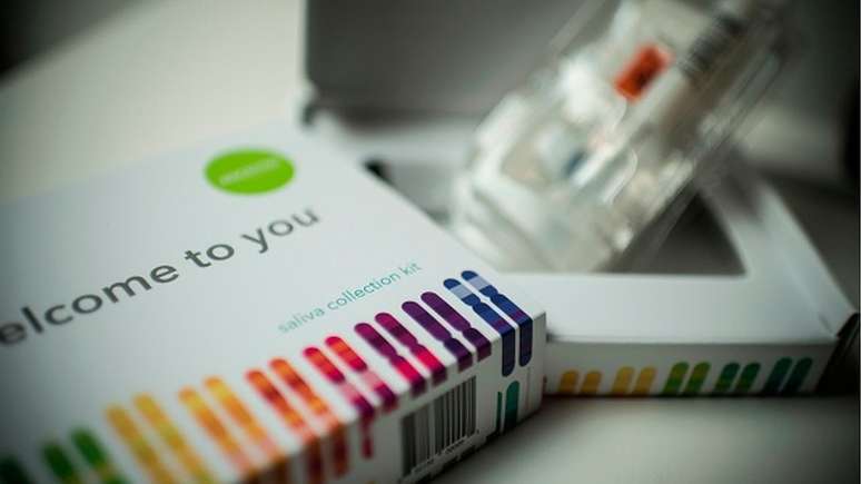 Muitas empresas enviam o kit de coleta do DNA na casa do cliente e, depois, remetem os resultados por e-mail. Especialistas indicam que os resultados sejam interpretados com o aux&iacute;lio de um profissional da sa&uacute;de