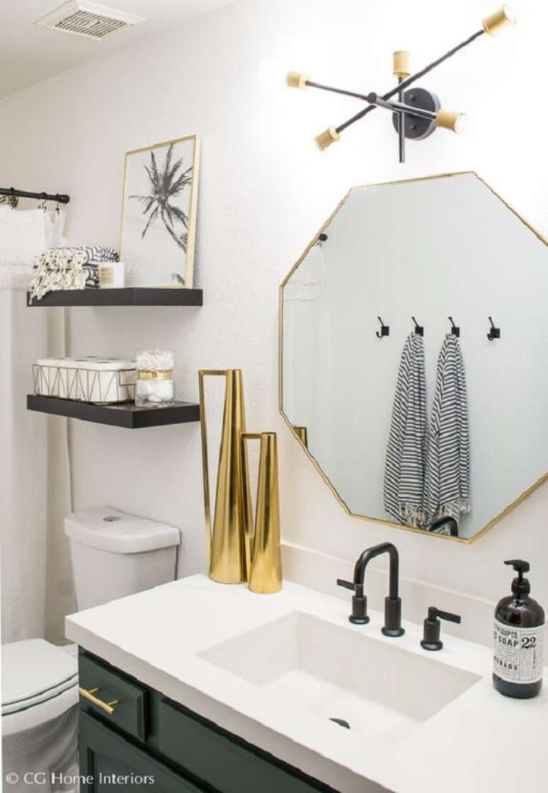 21. Acessórios para banheiro na cor preta e dourada – Foto CG Home Interiors