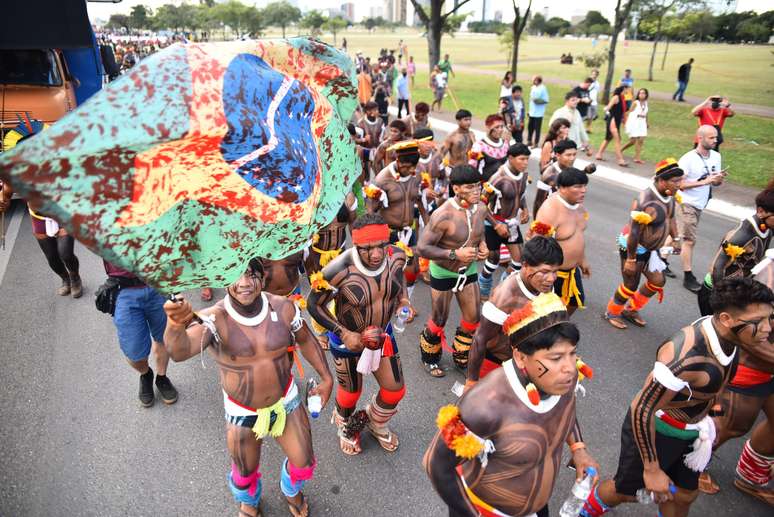 Marcha indígena fora Bolsonaro na Esplanada dos Ministérios