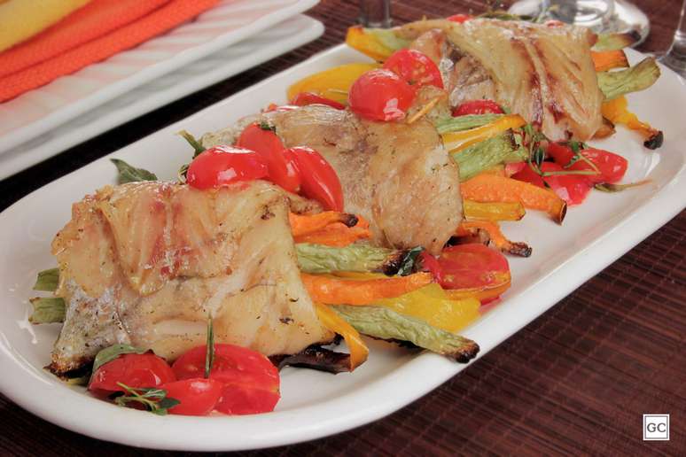 Peixe &agrave; rol&ecirc; recheado &ndash; Foto: Guia da Cozinha