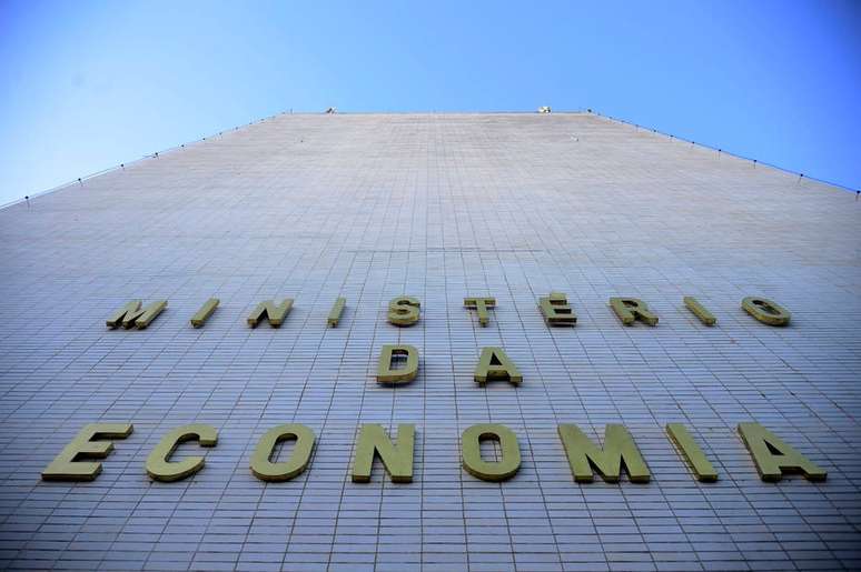 O Ministério da Economia pode ter meta de rombo de até R$ 65,9 bi em 2023