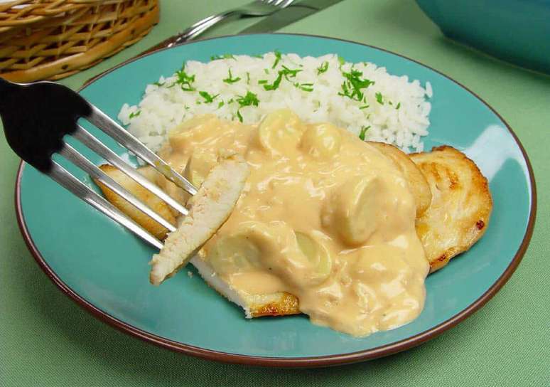 Fil&eacute; de frango ao molho ros&eacute; &ndash; Foto: Guia da Cozinha