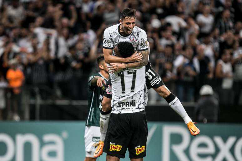 Com gol contra bizarro, Corinthians bate Deportivo Cali em SP