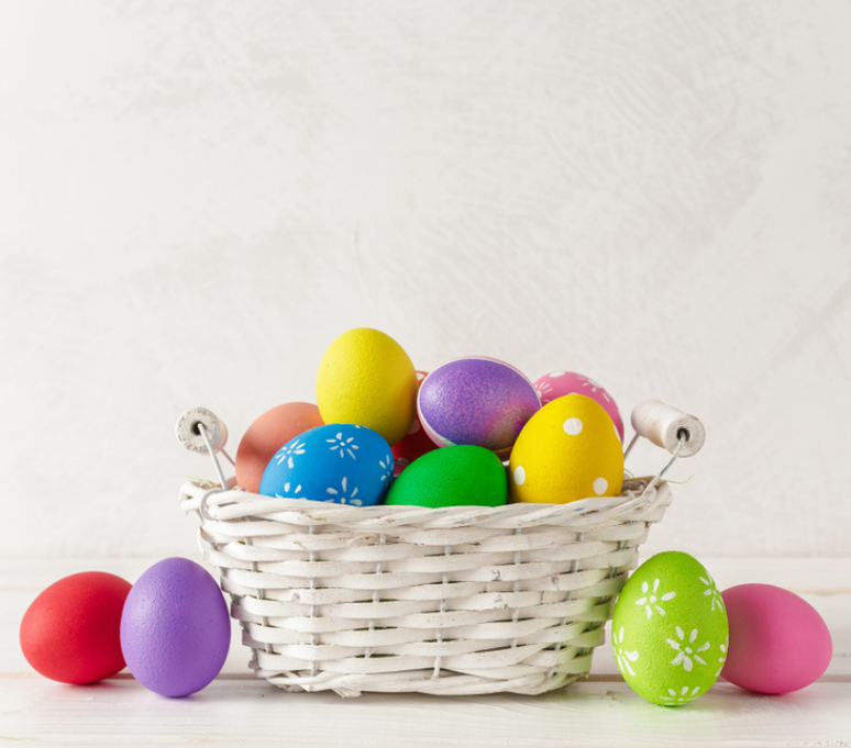 Os ovos coloridos são um dos enfeites mais típicos da Páscoa - Shutterstock