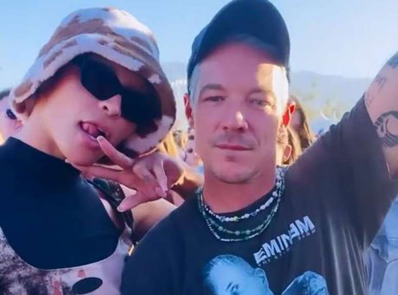 Pabllo Vittar aparece ao lado de Diplo curtindo show de Anitta no Coachella.