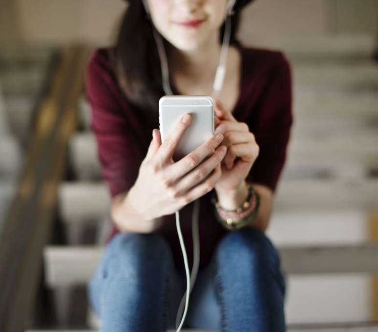 Os podcasts t&ecirc;m ganhado cada vez mais o cora&ccedil;&atilde;o das pessoas - Shutterstock