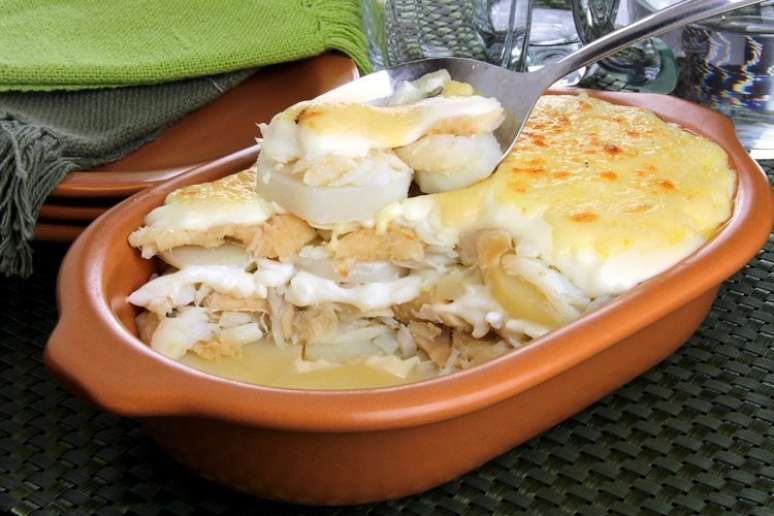 Guia da Cozinha - Receita de bacalhau gratinado com batatas