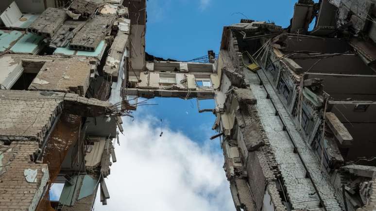 Efeito de um m&iacute;ssil que atingiu o Pal&aacute;cio do Governo em 29 de mar&ccedil;o, no sudeste da Ucr&acirc;nia
