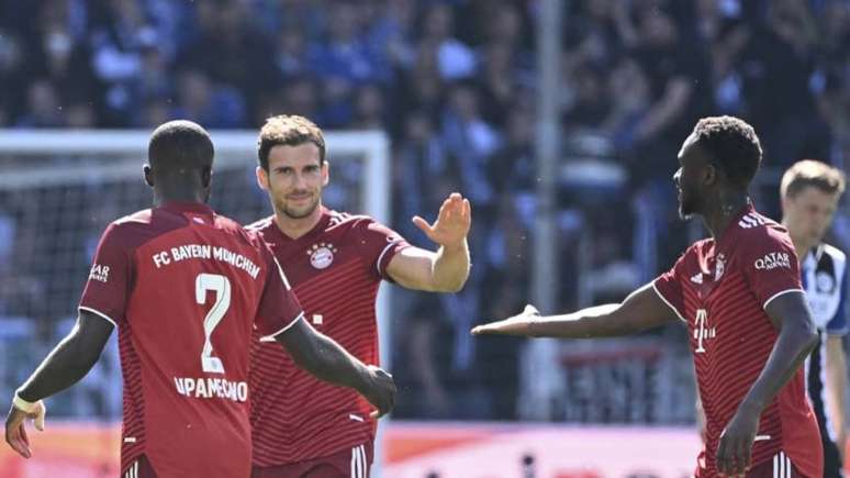 Bayern venceu o Arminia sem sustos e segue firme na liderança da Bundesliga (Foto: INA FASSBENDER / AFP)