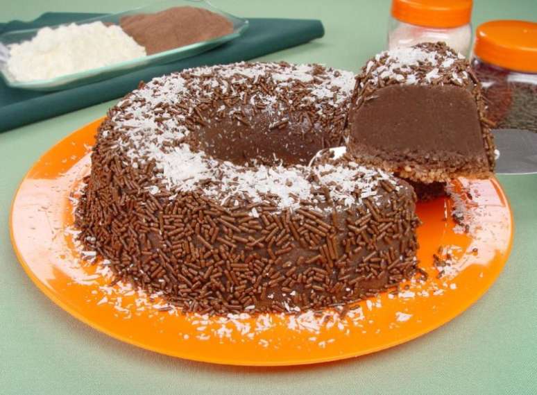 Guia da Cozinha - Receita de brigadeirão de chocolate e coco