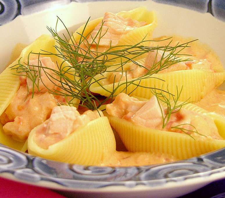 Conchiglione com salmão (Reprodução / Guia da Cozinha)