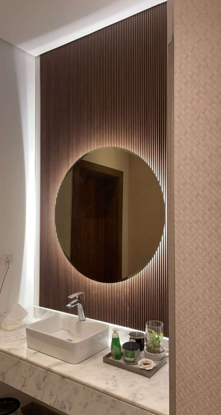 13. Banheiro moderno com porcelanato ripado – Foto Tag to Pten