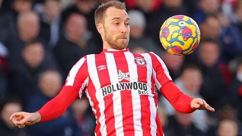 Christian Eriksen tem tido boas atuações com a camisa do Brentford (Foto: GEOFF CADDICK / AFP)