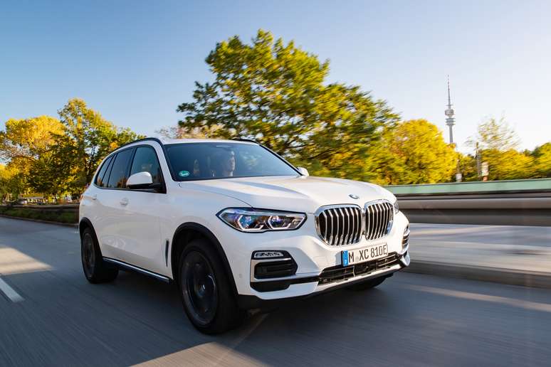 BMW X5 xDrive45e tem recall por risco de incêndio