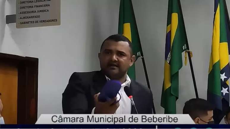 Vereador incentiva população a bater de 'chinela' em prefeita do interior do CE