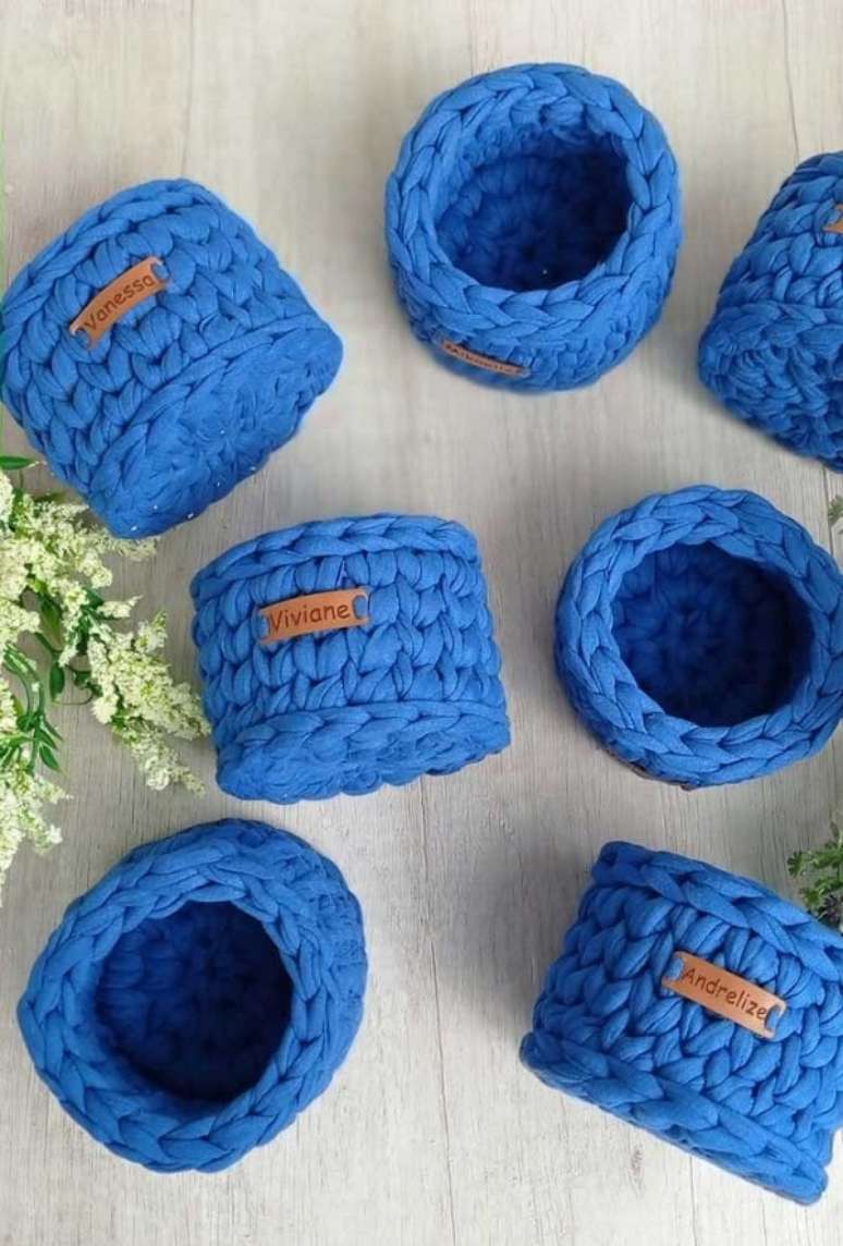 11. Cesto de fio de malha azul com nome &ndash; Foto Decor Facil