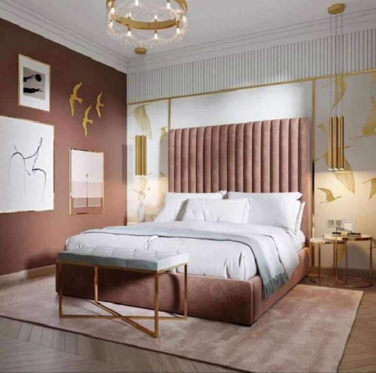 58. Cabeceira de cama estofada rose no quarto de casal – Foto Obsessed 4 Interiors