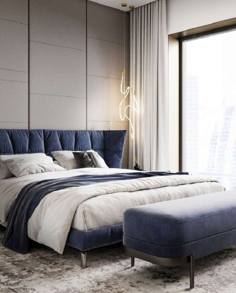 6. Cama estofada de veludo azul – Foto Obsessed 4 Interiors