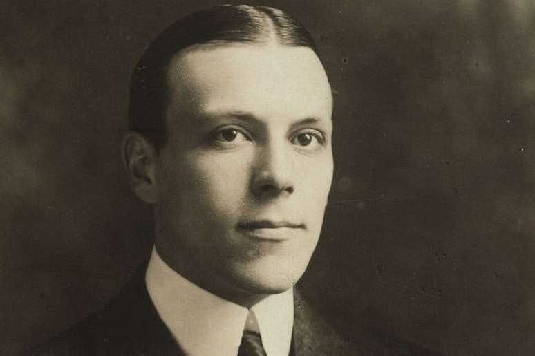 Ap&oacute;s sua morte, a cole&ccedil;&atilde;o de livros de Harry Elkins Widener foi doada &agrave; Universidade de Harvard, onde uma biblioteca foi constru&iacute;da em sua homenagem