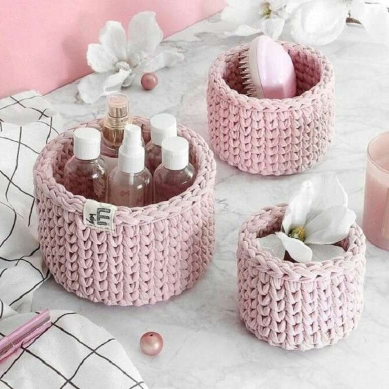 5. Cesto de fio de malha cor de rosa para penteadeira &ndash; Foto Easy Crochet Patterns