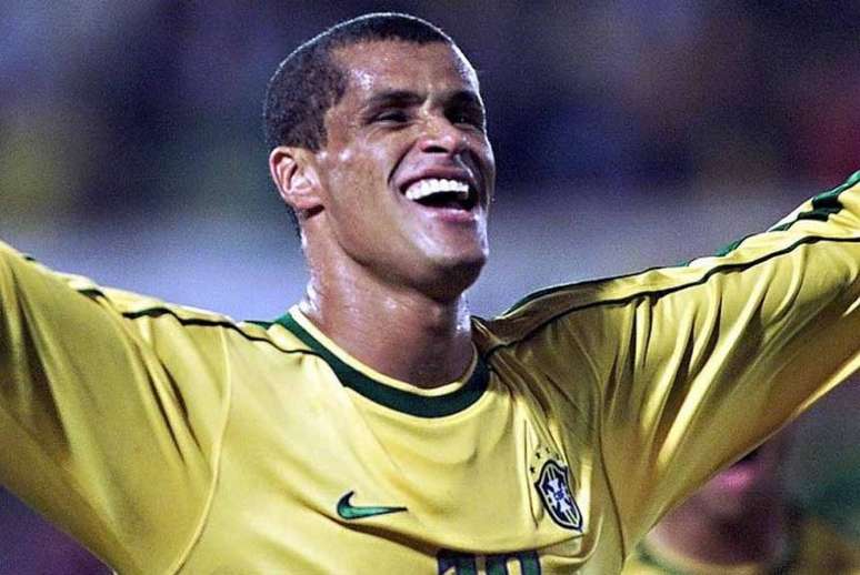 É craque do Liverpool, fez gol na seleção brasileira e teria