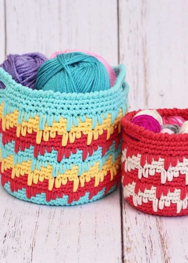 22. Cesto de fio de malha colorido &ndash; Foto Decor facik