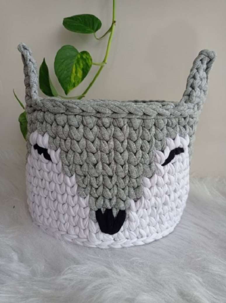 32. Cesto de fio de malha decorado &ndash; Foto Paula Amaral