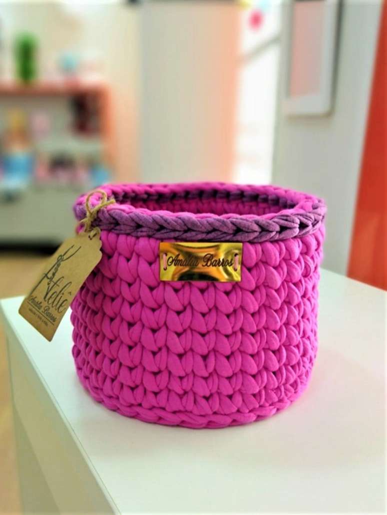 52. Cesto de fio de malha rosa e lilas &ndash; Foto Atelie Amalia Barros