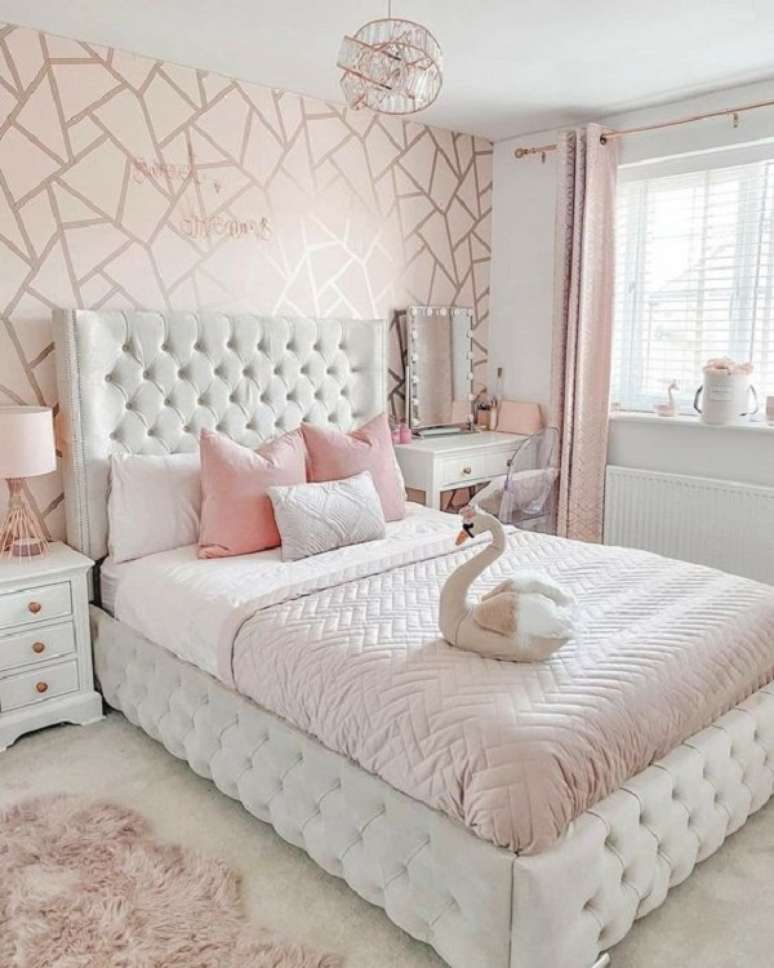 50. Quarto feminino com cabeceira de cama estofada em capitone – Foto Carrosell 